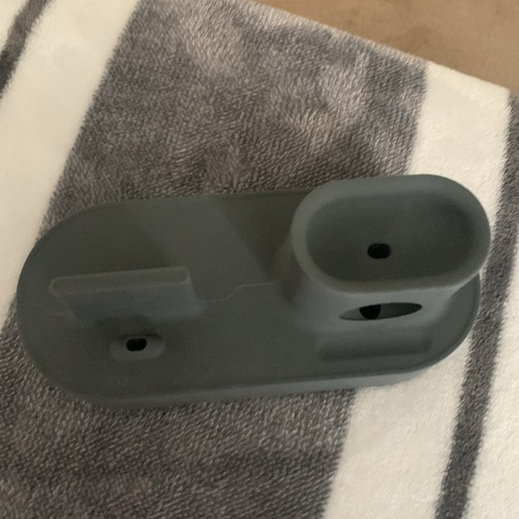 Elago - simple solutions tech docking station for iPhone, AirPods,& Apple Watch - Picture 2 of 3